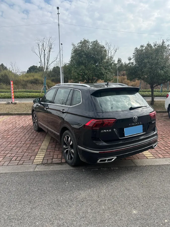 2024 Volkswagen Tiguan L 2.0T 186HP L4 7DCT,autocango,china used car exporter,china ev exporter,chinese used car exporter,chinese used ev exporter