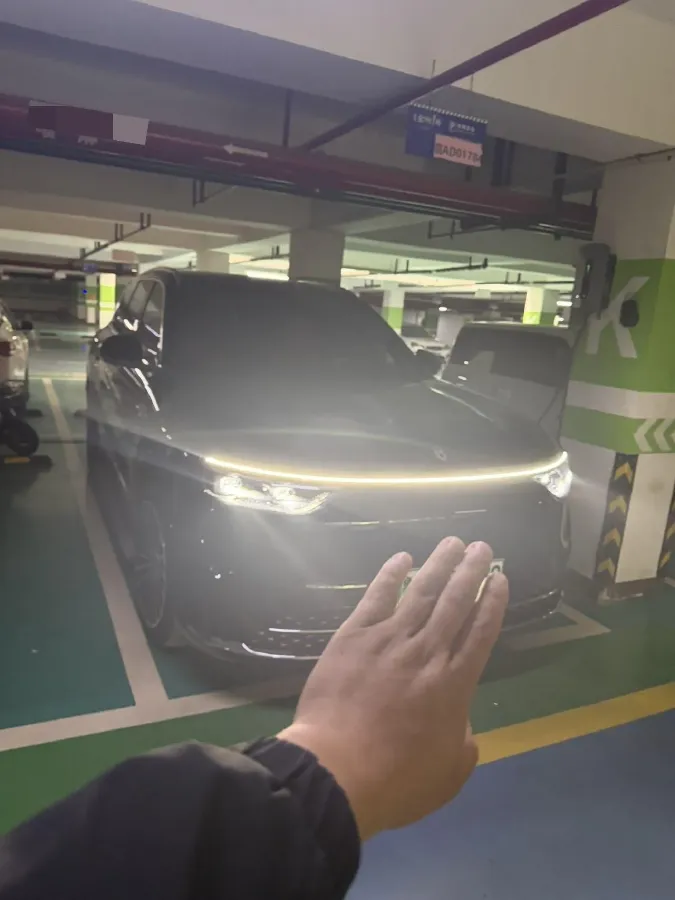 2025 AITO AITO M8 REEV 160HP REEV 53.4KWH,autocango,china used car exporter,china ev exporter,chinese used car exporter,chinese used ev exporter