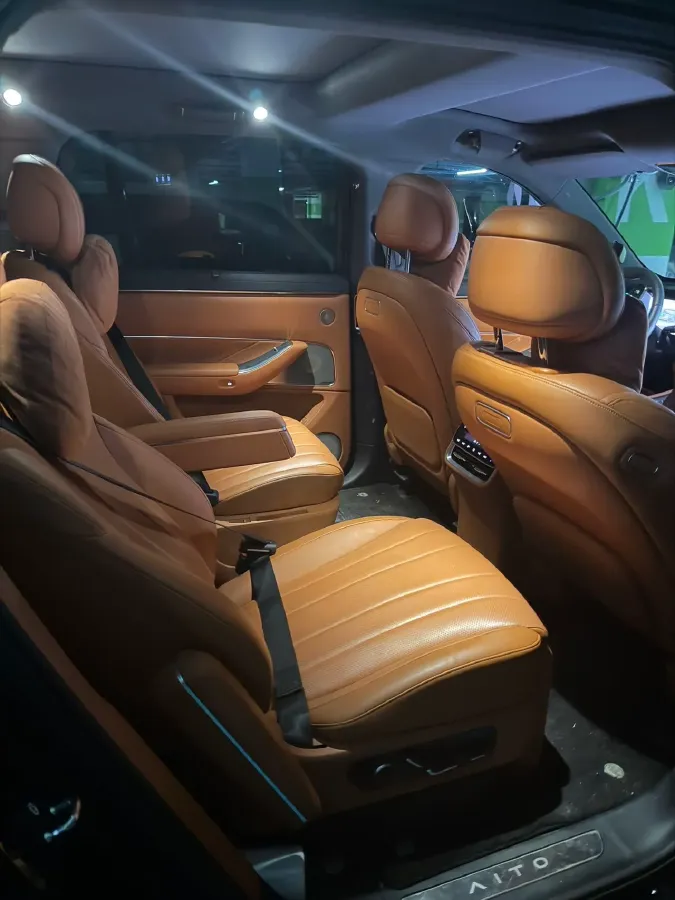 2025 AITO AITO M8 REEV 160HP REEV 53.4KWH,autocango,china used car exporter,china ev exporter,chinese used car exporter,chinese used ev exporter