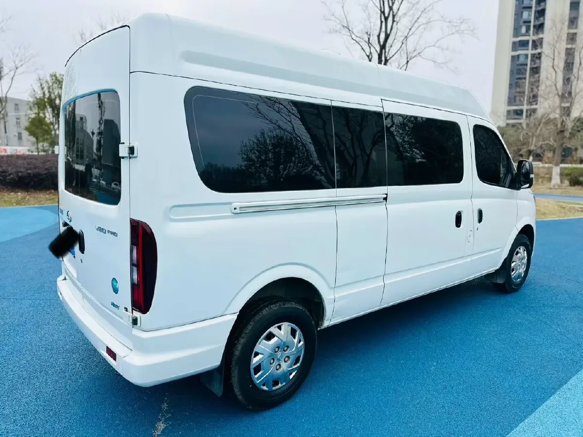 2023 MAXUS XinTu V80 2.0T 127HP L4 6MT,autocango,china used car exporter,china ev exporter,chinese used car exporter,chinese used ev exporter