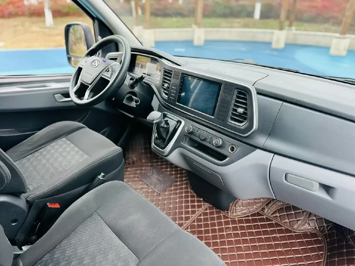 2023 MAXUS XinTu V80 2.0T 127HP L4 6MT,autocango,china used car exporter,china ev exporter,chinese used car exporter,chinese used ev exporter