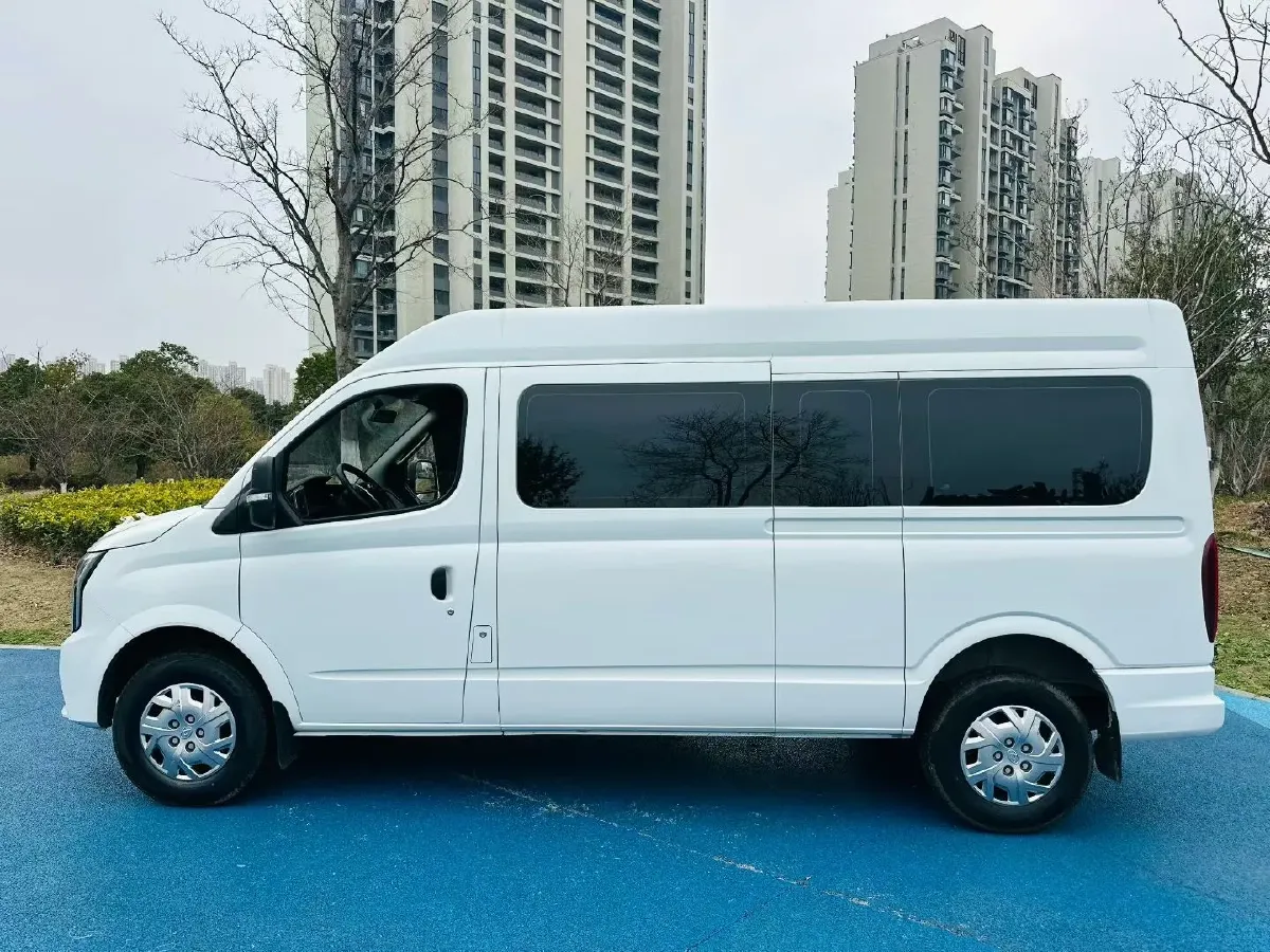 2023 MAXUS XinTu V80 2.0T 127HP L4 6MT,autocango,china used car exporter,china ev exporter,chinese used car exporter,chinese used ev exporter