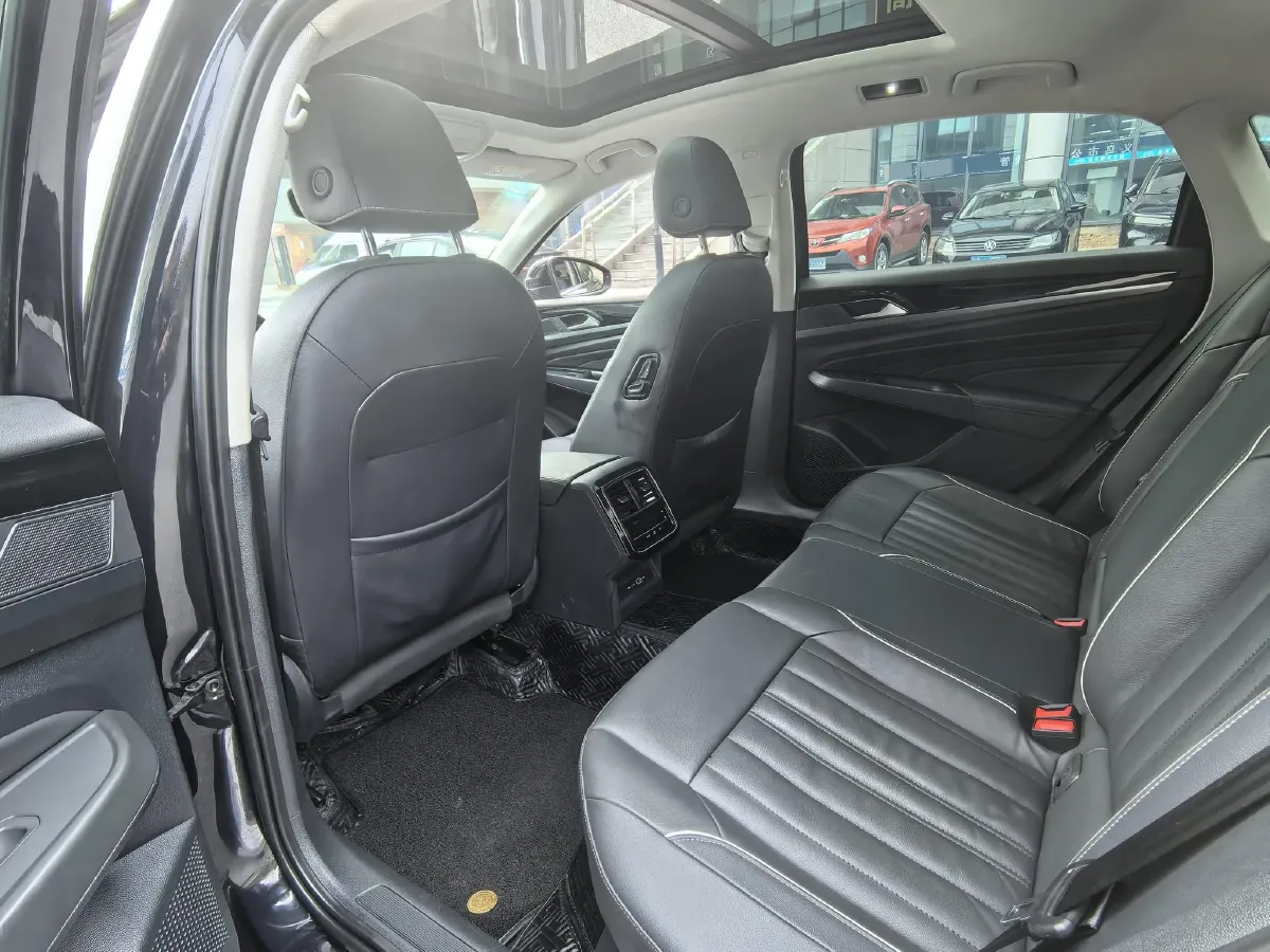 2021 Volkswagen Passat 2.0T 186HP L4 7DCT,autocango,china used car exporter,china ev exporter,chinese used car exporter,chinese used ev exporter