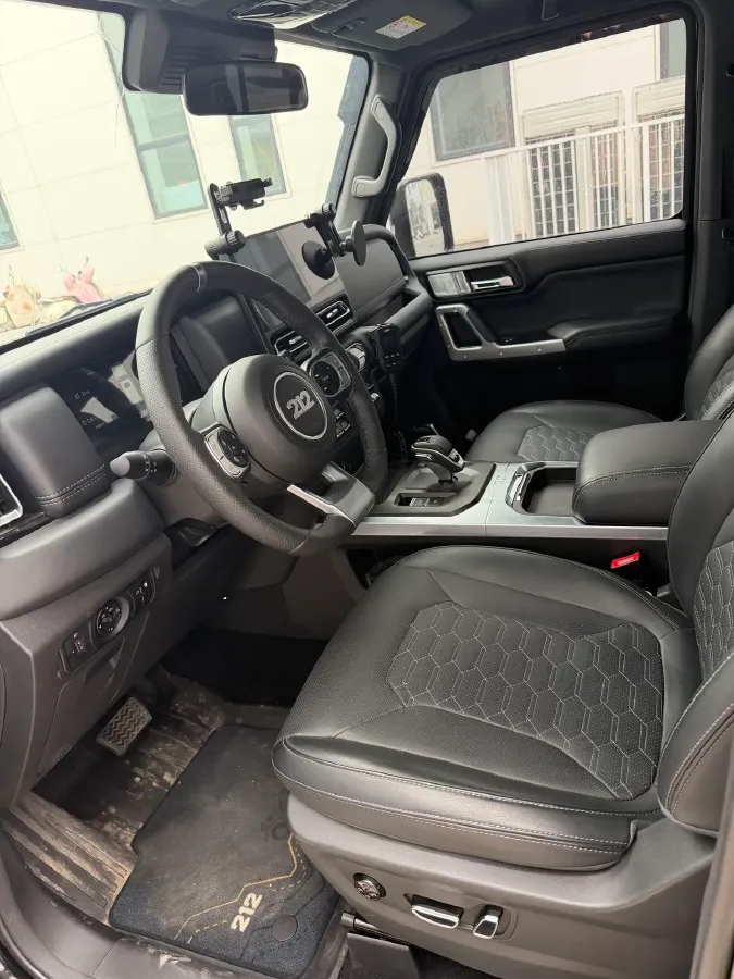 2025 212 212 T01 2.0T 252HP L4 8AT,autocango,china used car exporter,china ev exporter,chinese used car exporter,chinese used ev exporter