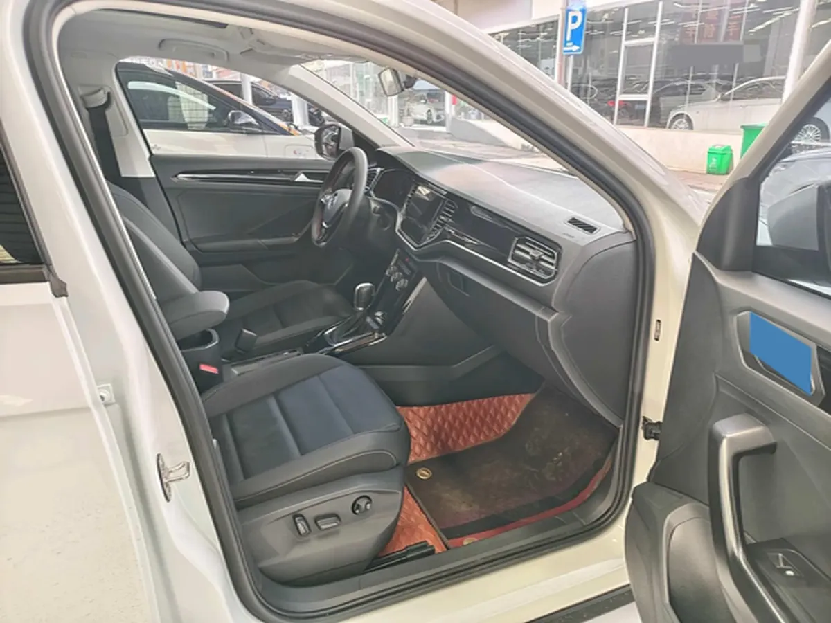 2022 Volkswagen T-Roc 1.4T 150HP L4 7DCT,autocango,china used car exporter,china ev exporter,chinese used car exporter,chinese used ev exporter