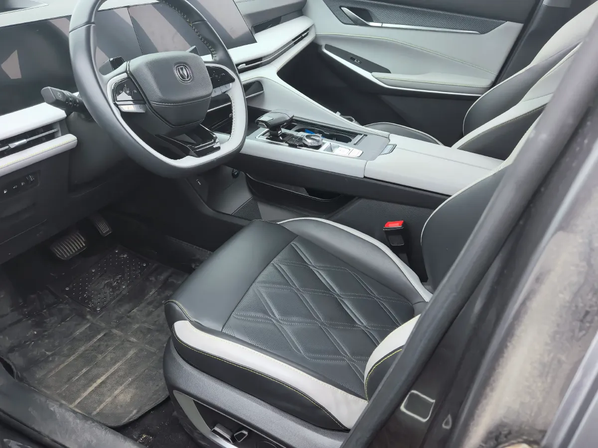 2023 ChangAn CS75 Plus 1.5T 188HP L4 8AT,autocango,china used car exporter,china ev exporter,chinese used car exporter,chinese used ev exporter