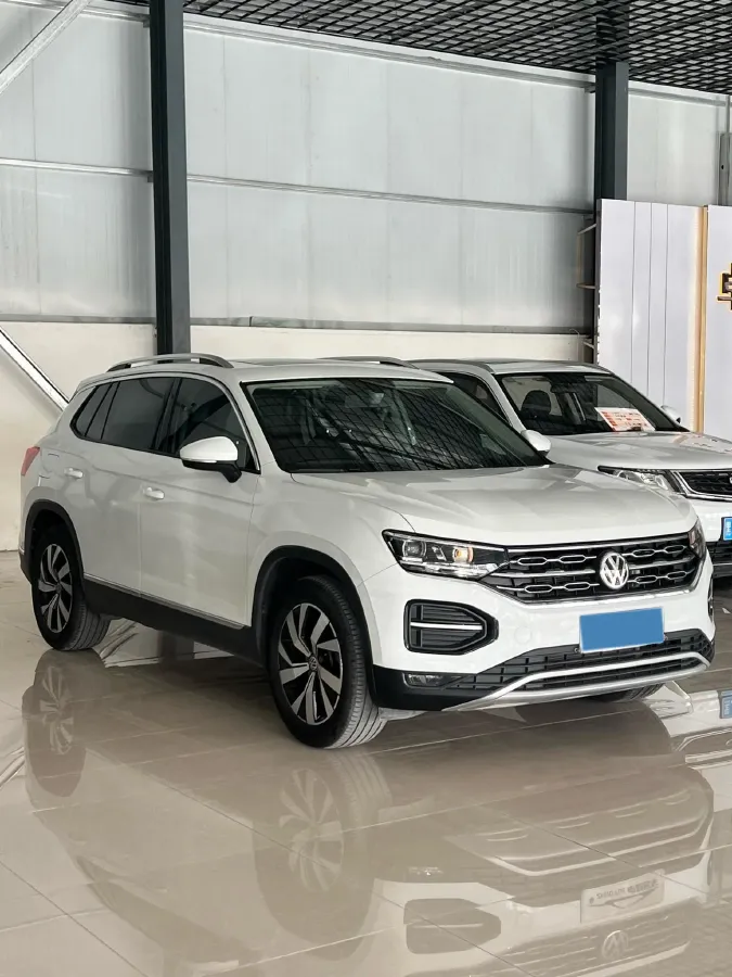 2019 Jeep Cherokee 2.0T 234HP L4 9AT,autocango,china used car exporter,china ev exporter,chinese used car exporter,chinese used ev exporter