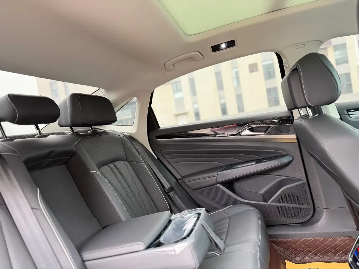 2024 Volkswagen Passat 2.0T 186HP L4 7DCT,autocango,china used car exporter,china ev exporter,chinese used car exporter,chinese used ev exporter