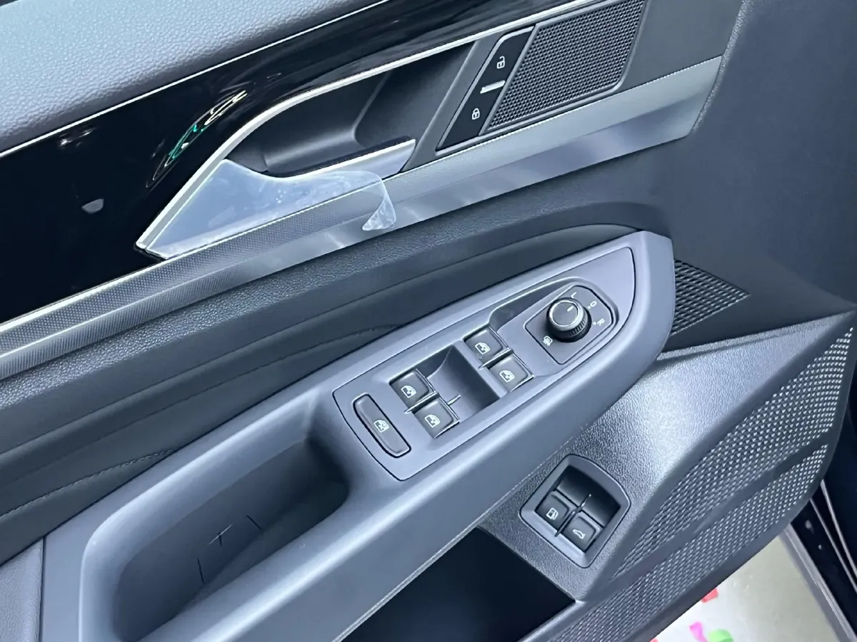 2025 Volkswagen Passat 1.4T 150HP L4 6DCT PHEV,autocango,china used car exporter,china ev exporter,chinese used car exporter,chinese used ev exporter