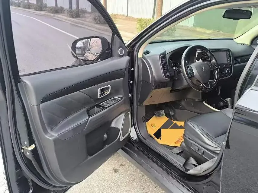 2019 Mitsubishi Outlander 2.0L 166HP L4 CVT,autocango,china used car exporter,china ev exporter,chinese used car exporter,chinese used ev exporter