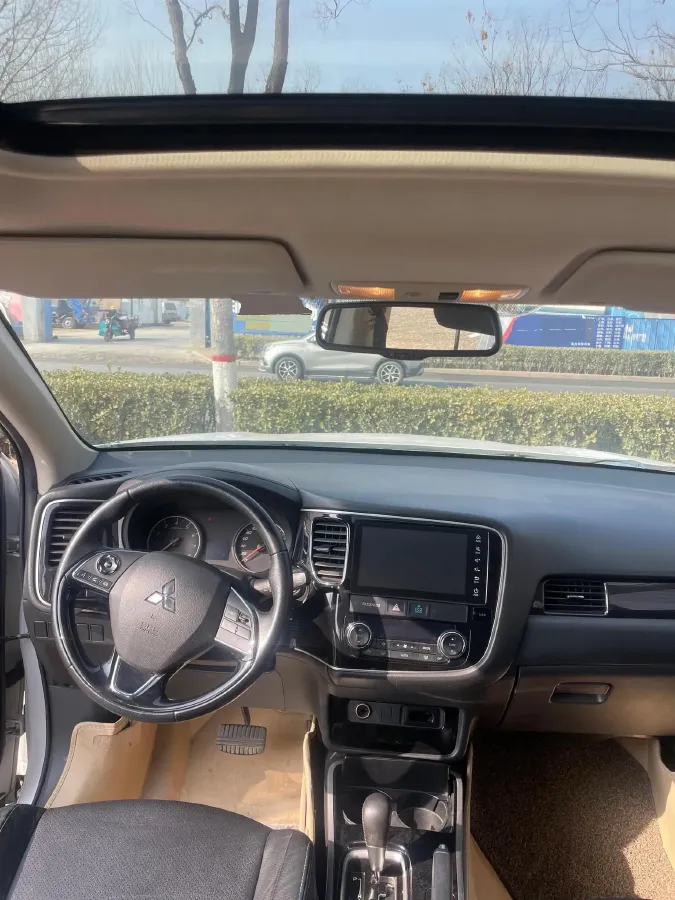 2017 Mitsubishi Outlander 2.0L 166HP L4 CVT,autocango,china used car exporter,china ev exporter,chinese used car exporter,chinese used ev exporter