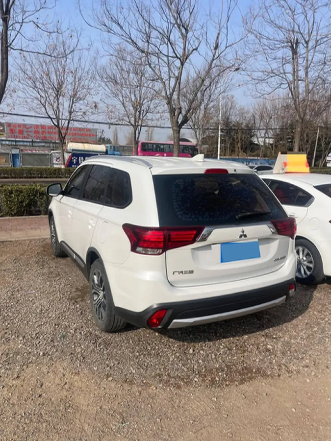 2017 Mitsubishi Outlander 2.0L 166HP L4 CVT,autocango,china used car exporter,china ev exporter,chinese used car exporter,chinese used ev exporter