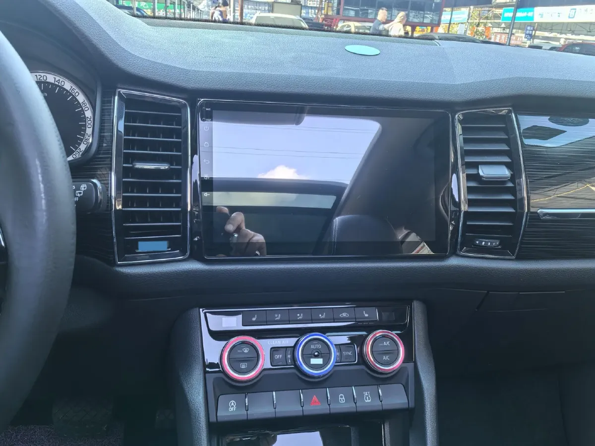 2018 Skoda Kodiak 2.0T 186HP L4 7DCT,autocango,china used car exporter,china ev exporter,chinese used car exporter,chinese used ev exporter