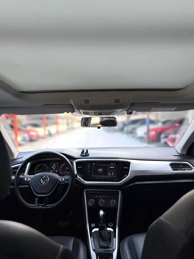2022 Volkswagen T-Roc 1.4T 150HP L4 7DCT,autocango,china used car exporter,china ev exporter,chinese used car exporter,chinese used ev exporter