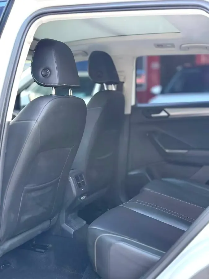 2022 Volkswagen T-Roc 1.4T 150HP L4 7DCT,autocango,china used car exporter,china ev exporter,chinese used car exporter,chinese used ev exporter