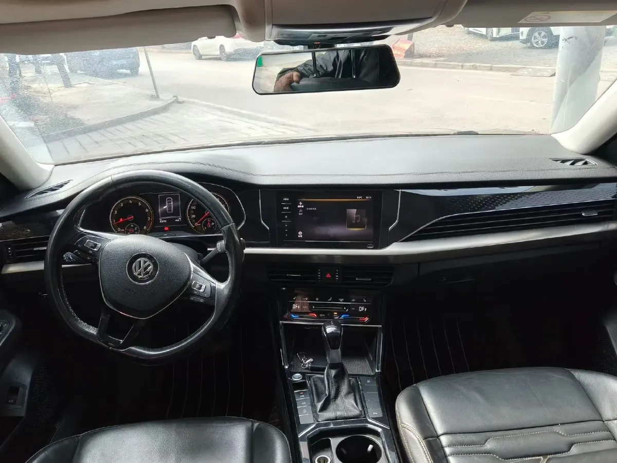 2020 Volkswagen Passat 2.0T 186HP L4 7DCT,autocango,china used car exporter,china ev exporter,chinese used car exporter,chinese used ev exporter