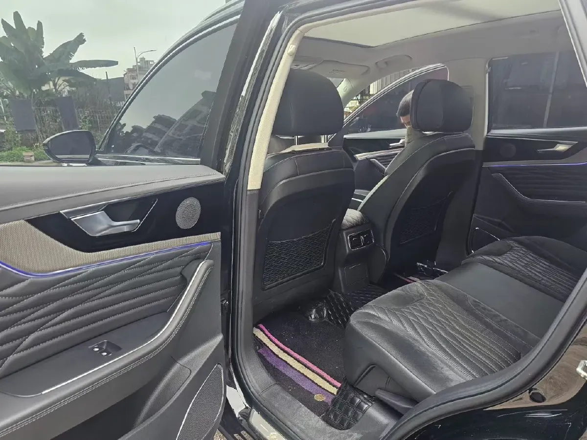 2022 HongQi HS5 2.0T 224HP L4 6AT,autocango,china used car exporter,china ev exporter,chinese used car exporter,chinese used ev exporter