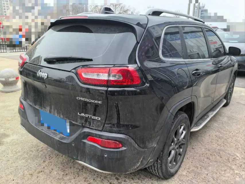 2020 Jeep Cherokee 2.0L 148HP L4 9AT,autocango,china used car exporter,china ev exporter,chinese used car exporter,chinese used ev exporter