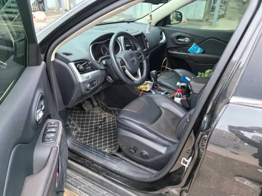 2020 Jeep Cherokee 2.0L 148HP L4 9AT,autocango,china used car exporter,china ev exporter,chinese used car exporter,chinese used ev exporter