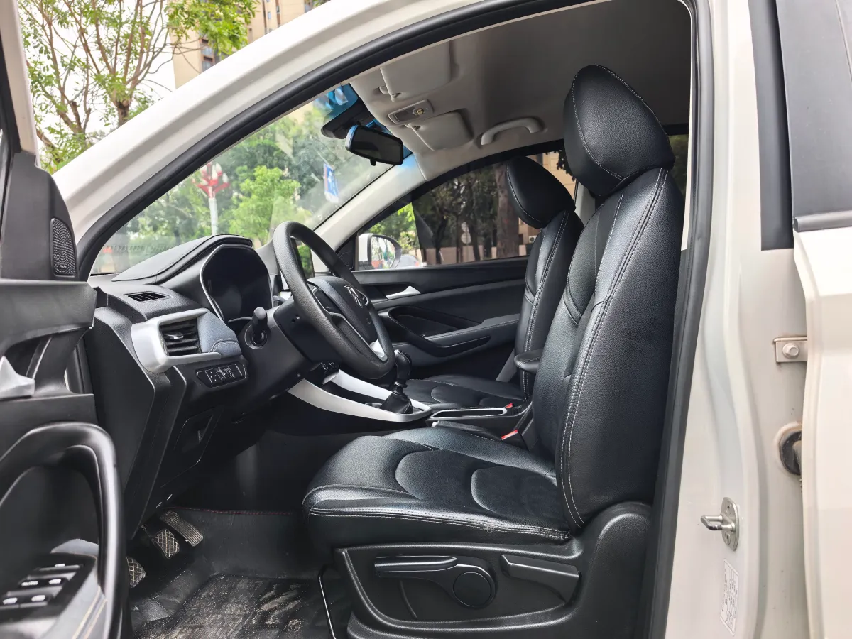 2018 BaoJun 530 1.5T 150HP L4 6MT,autocango,china used car exporter,china ev exporter,chinese used car exporter,chinese used ev exporter