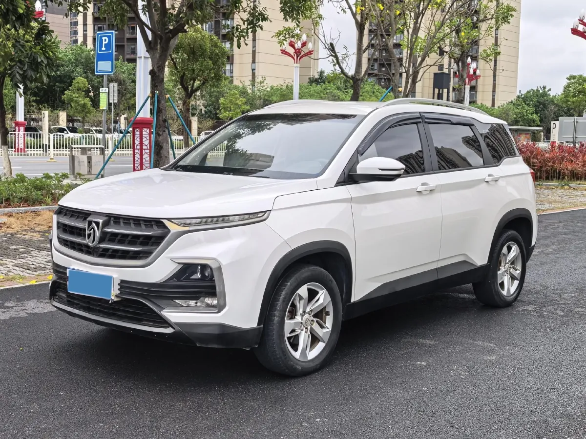 2018 BaoJun 530 1.5T 150HP L4 6MT,autocango,china used car exporter,china ev exporter,chinese used car exporter,chinese used ev exporter