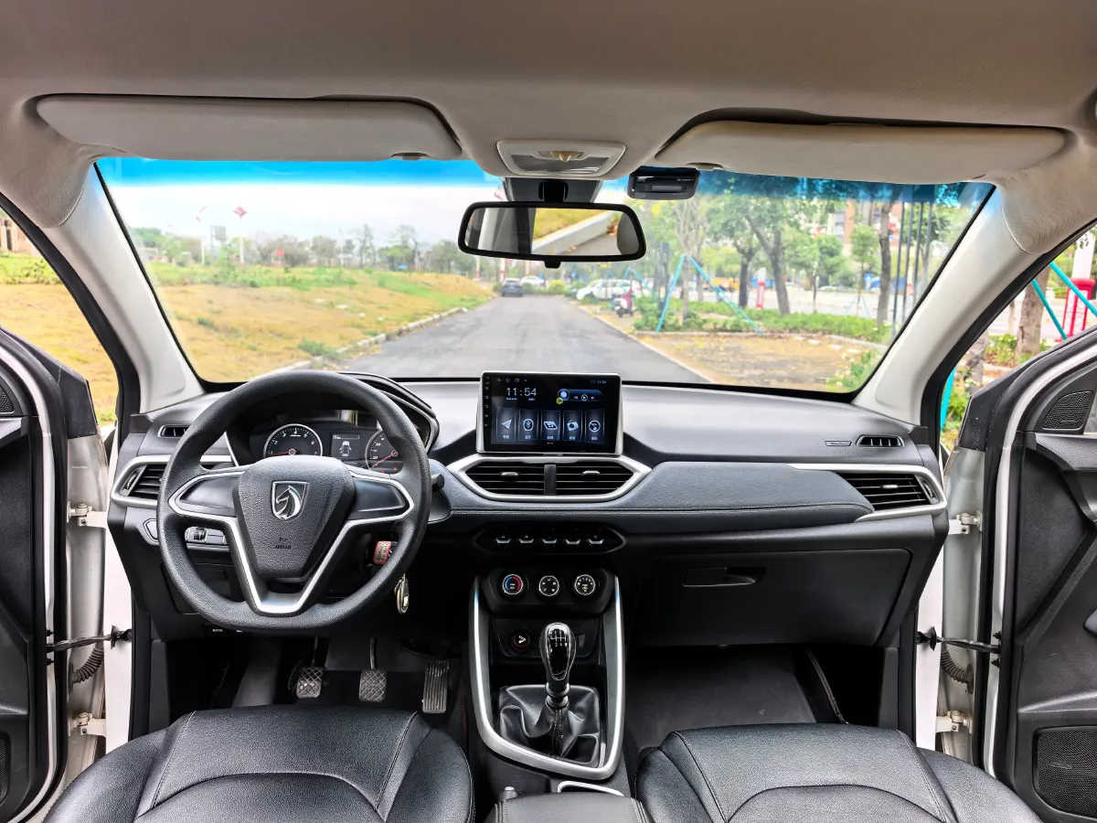 2018 BaoJun 530 1.5T 150HP L4 6MT,autocango,china used car exporter,china ev exporter,chinese used car exporter,chinese used ev exporter