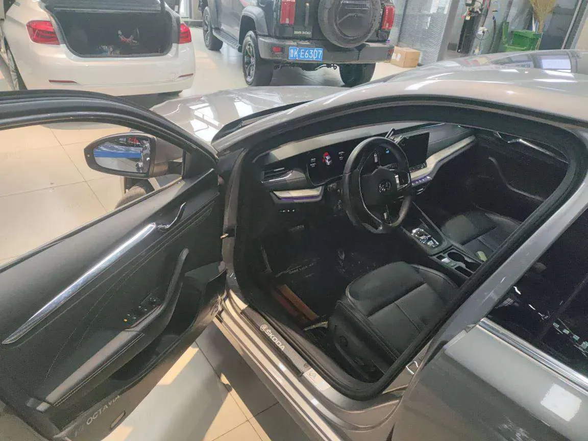 2021 Skoda Octavia 1.4T 150HP L4 7DCT,autocango,china used car exporter,china ev exporter,chinese used car exporter,chinese used ev exporter