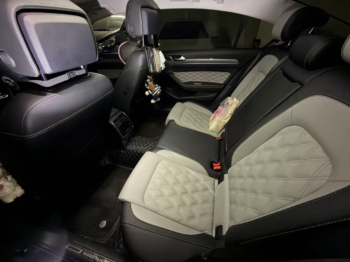 2023 Volkswagen Magotan 2.0T 186HP L4 7DCT,autocango,china used car exporter,china ev exporter,chinese used car exporter,chinese used ev exporter
