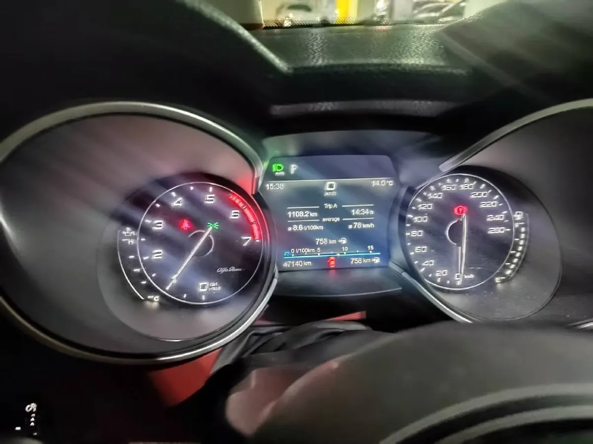 2020 Alfa Romeo Stelvio 2.0T 280HP L4 8AT,autocango,china used car exporter,china ev exporter,chinese used car exporter,chinese used ev exporter