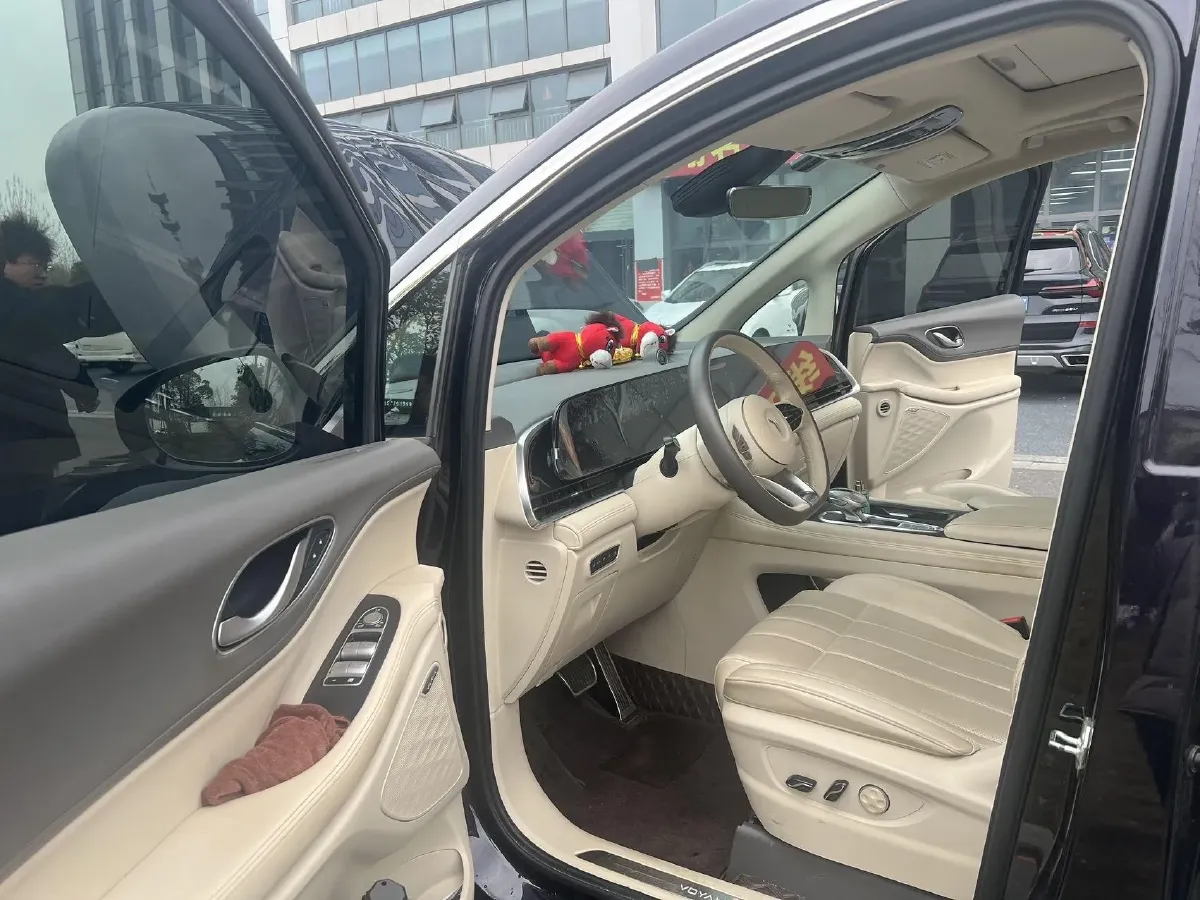 2022 Voyah Dream 1.5T 136HP L4 PHEV 25.57KWH,autocango,china used car exporter,china ev exporter,chinese used car exporter,chinese used ev exporter
