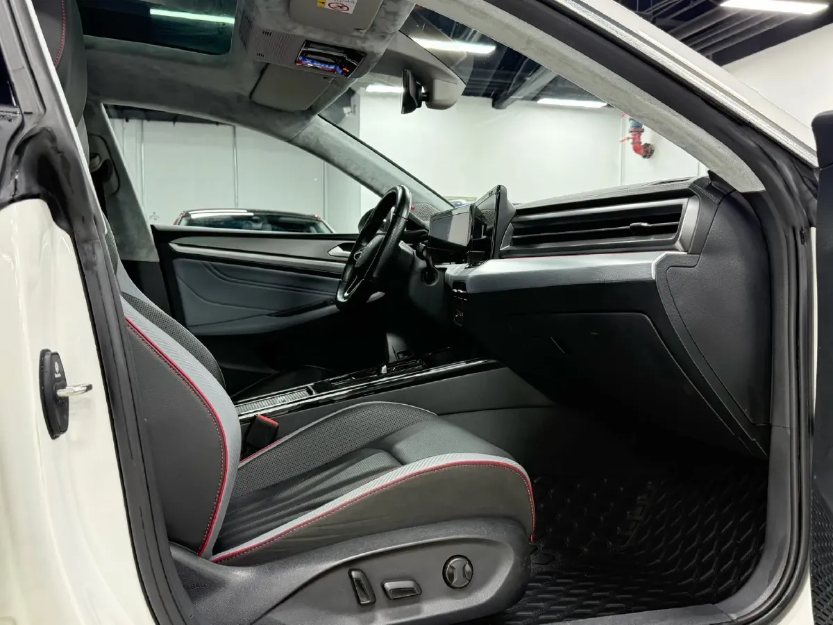 2022 Skoda Superb 2.0T 186HP L4 7DCT,autocango,china used car exporter,china ev exporter,chinese used car exporter,chinese used ev exporter