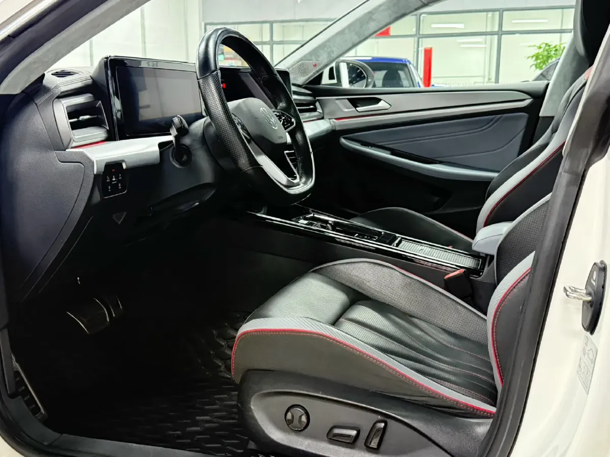 2022 Skoda Superb 2.0T 186HP L4 7DCT,autocango,china used car exporter,china ev exporter,chinese used car exporter,chinese used ev exporter