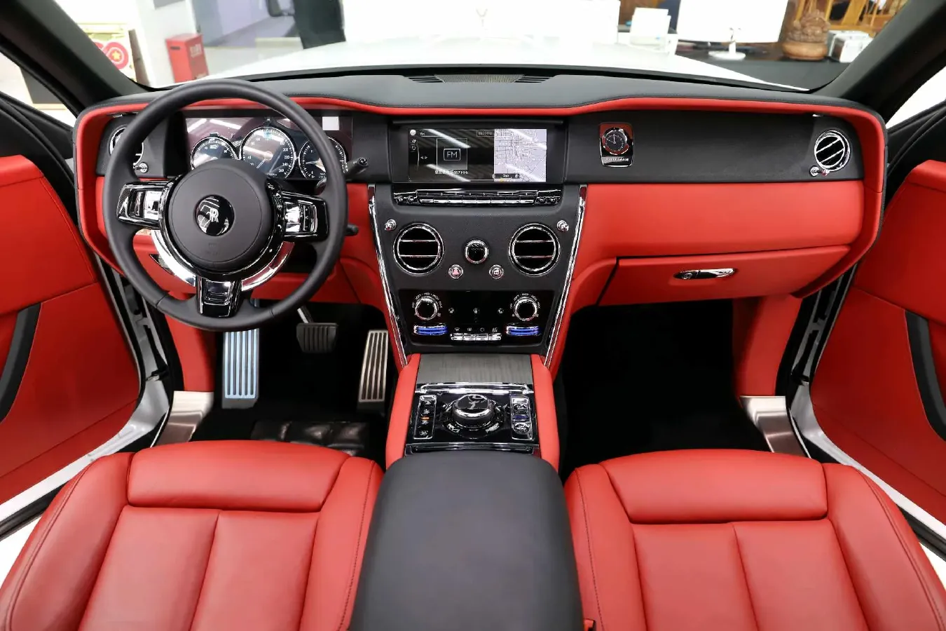 2018 Rolls-Royce Cullinan 6.7T 571HP V12 8AT,autocango,china used car exporter,china ev exporter,chinese used car exporter,chinese used ev exporter