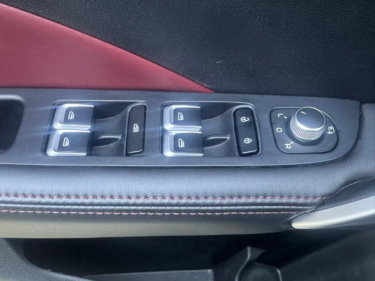 2021 Geely Coolray 1.4T 141HP L4 6DCT,autocango,china used car exporter,china ev exporter,chinese used car exporter,chinese used ev exporter