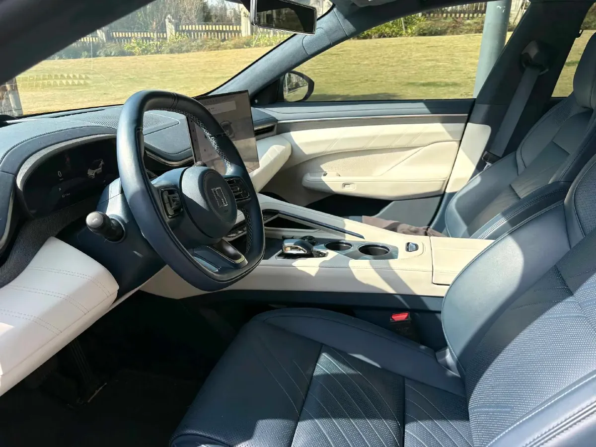 2025 Zeekr 001 BEV 100KWH,autocango,china used car exporter,china ev exporter,chinese used car exporter,chinese used ev exporter