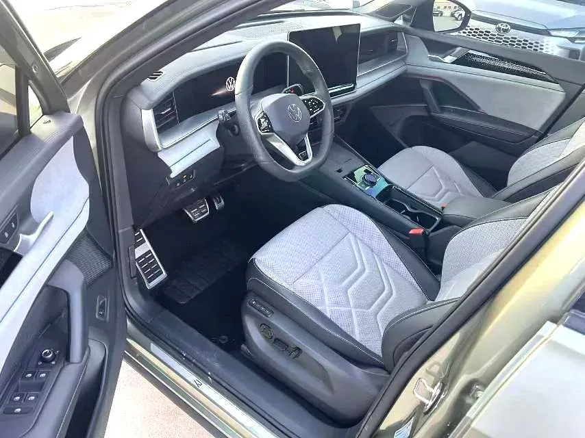 2025 Volkswagen Tayron 2.0T 220HP L4 7DCT,autocango,china used car exporter,china ev exporter,chinese used car exporter,chinese used ev exporter