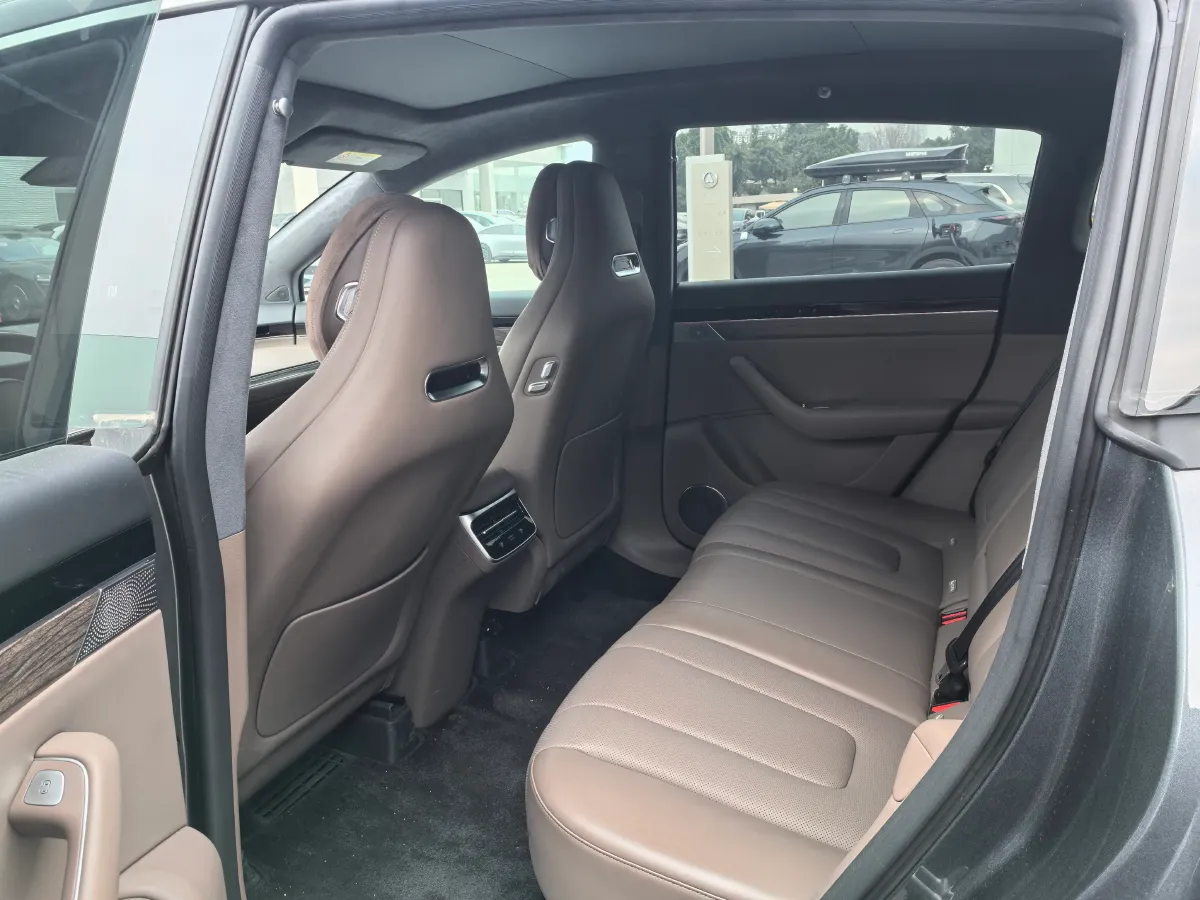 2025 Luxeed R7 REEV 156HP REEV 37KWH,autocango,china used car exporter,china ev exporter,chinese used car exporter,chinese used ev exporter