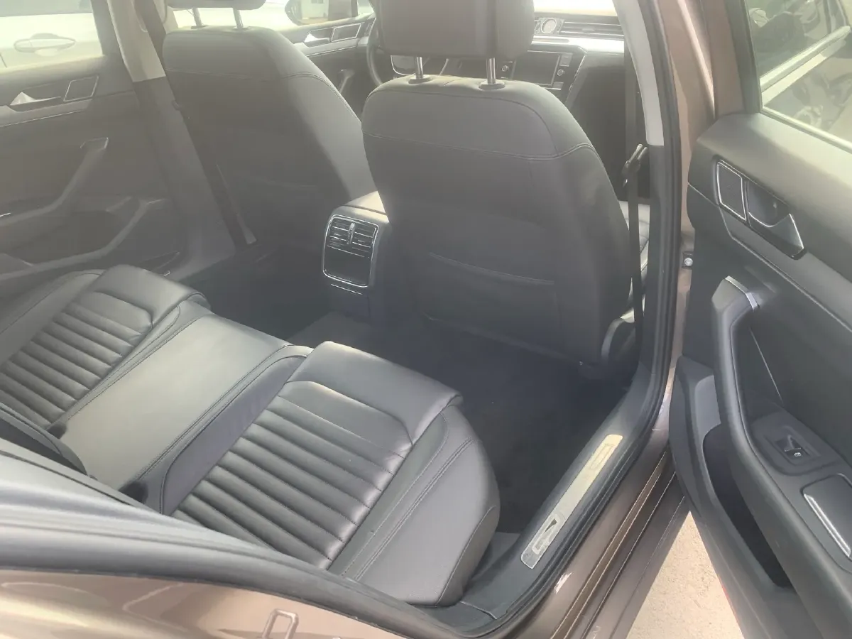 2019 Volkswagen Magotan 2.0T 186HP L4 7DCT,autocango,china used car exporter,china ev exporter,chinese used car exporter,chinese used ev exporter