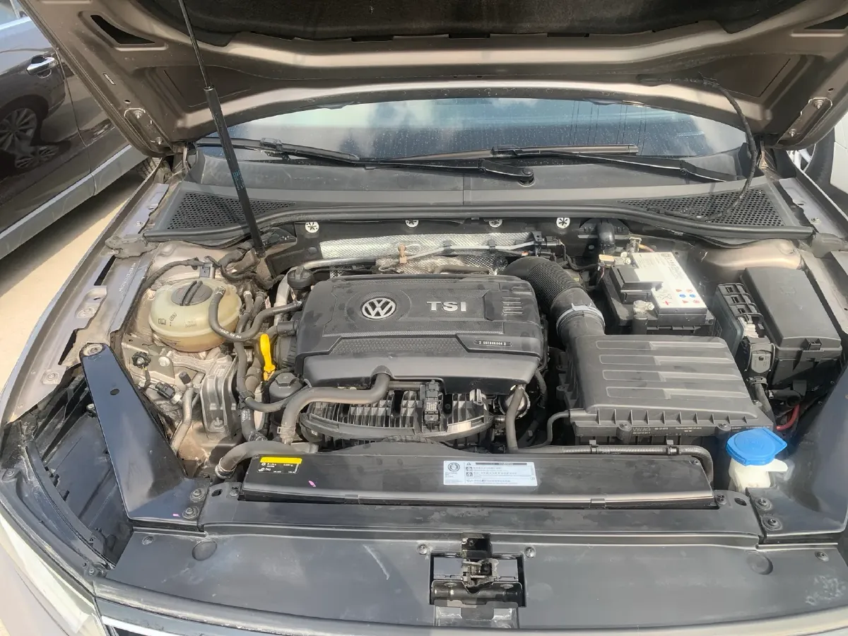 2019 Volkswagen Magotan 2.0T 186HP L4 7DCT,autocango,china used car exporter,china ev exporter,chinese used car exporter,chinese used ev exporter