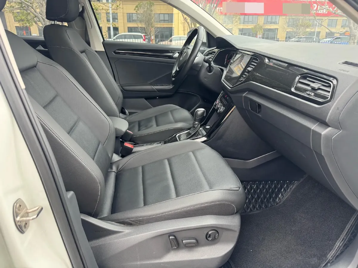 2022 Volkswagen T-Roc 1.4T 150HP L4 7DCT,autocango,china used car exporter,china ev exporter,chinese used car exporter,chinese used ev exporter