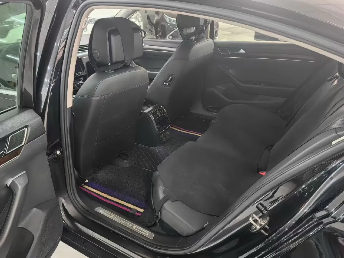 2019 Volkswagen Magotan 2.0T 186HP L4 7DCT,autocango,china used car exporter,china ev exporter,chinese used car exporter,chinese used ev exporter