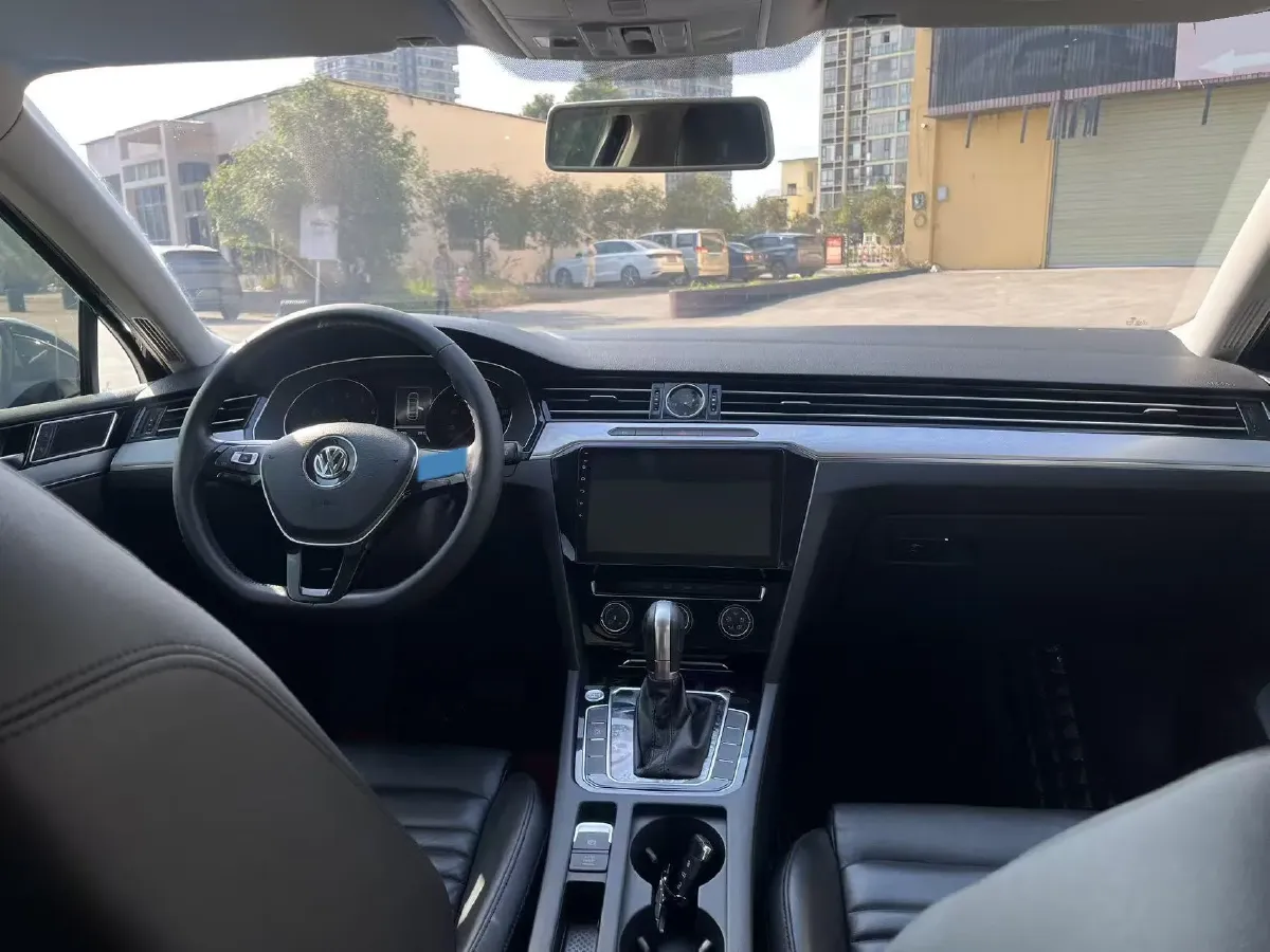 2018 Volkswagen Magotan 1.8T 180HP L4 7DCT,autocango,china used car exporter,china ev exporter,chinese used car exporter,chinese used ev exporter