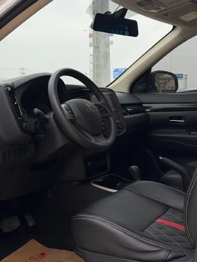 2021 Mitsubishi Outlander 2.0L 166HP L4 CVT,autocango,china used car exporter,china ev exporter,chinese used car exporter,chinese used ev exporter