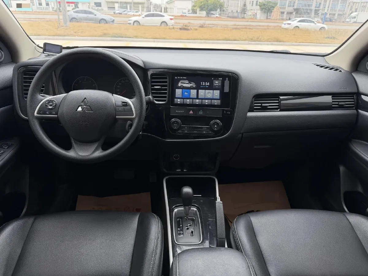 2021 Mitsubishi Outlander 2.0L 166HP L4 CVT,autocango,china used car exporter,china ev exporter,chinese used car exporter,chinese used ev exporter