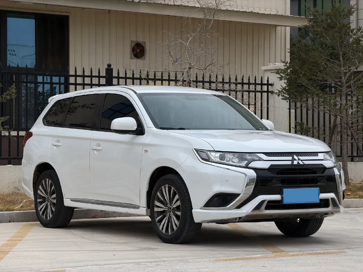2021 Mitsubishi Outlander 2.0L 166HP L4 CVT,autocango,china used car exporter,china ev exporter,chinese used car exporter,chinese used ev exporter
