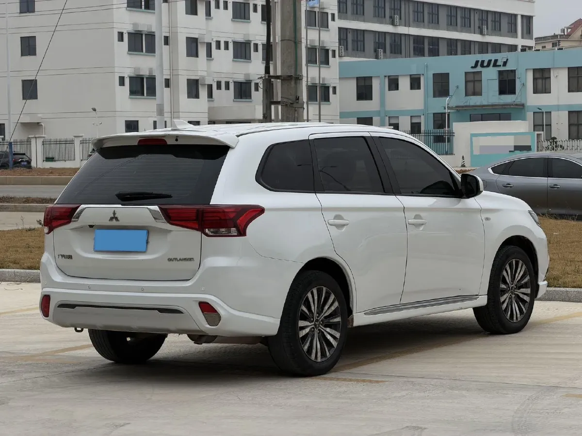 2021 Mitsubishi Outlander 2.0L 166HP L4 CVT,autocango,china used car exporter,china ev exporter,chinese used car exporter,chinese used ev exporter