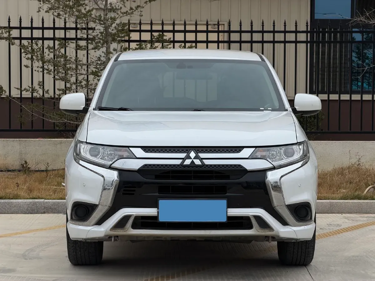 2021 Mitsubishi Outlander 2.0L 166HP L4 CVT,autocango,china used car exporter,china ev exporter,chinese used car exporter,chinese used ev exporter