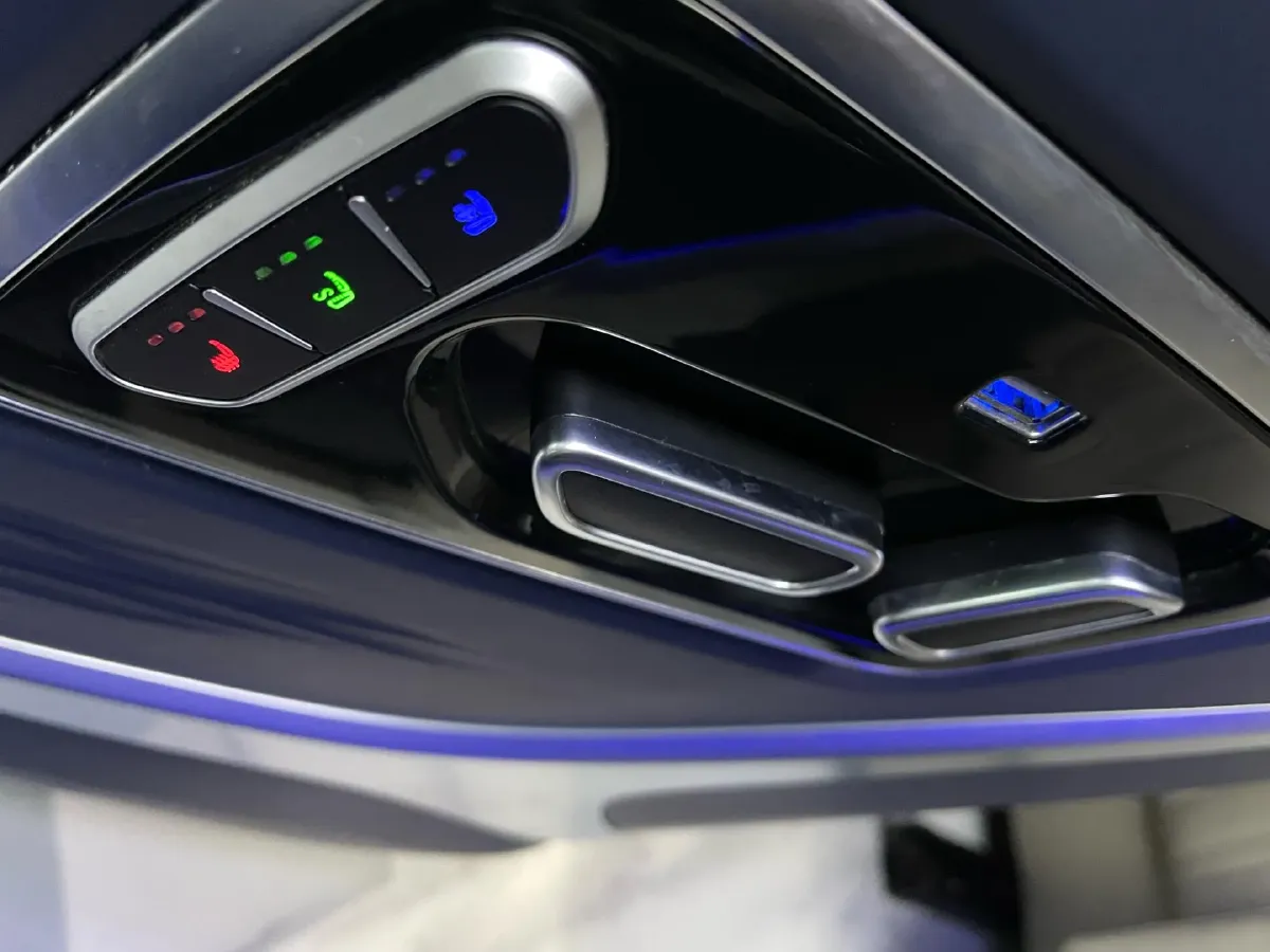 2022 Buick GL8 2.0T 237HP L4 9AT,autocango,china used car exporter,china ev exporter,chinese used car exporter,chinese used ev exporter