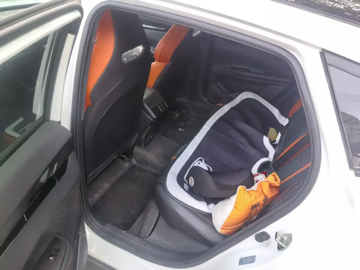 2024 ChangAn UNI-V 1.5T 188HP L4 7DCT,autocango,china used car exporter,china ev exporter,chinese used car exporter,chinese used ev exporter