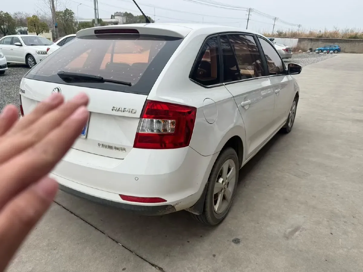 2018 Skoda Rapid Spaceback 1.6L 110HP L4 6AT,autocango,china used car exporter,china ev exporter,chinese used car exporter,chinese used ev exporter